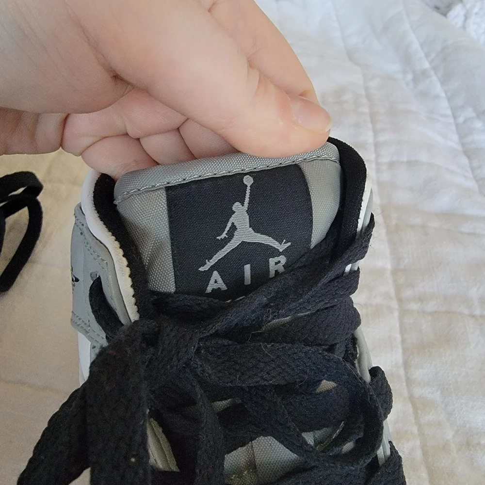 Nike Air Jordan 1 Mid Light Smoke Grey Black White Size 8